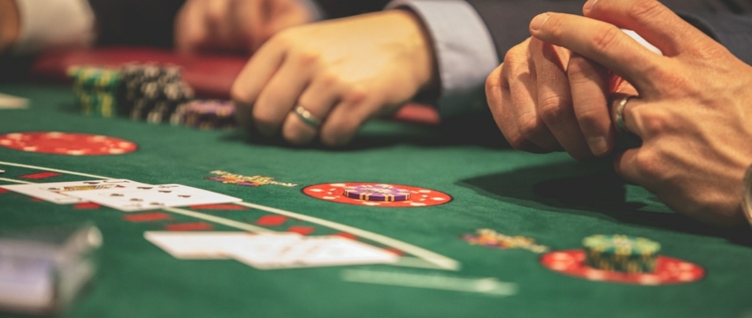 Акции, турниры и игра на деньги в популярном казино Gaminatorslots