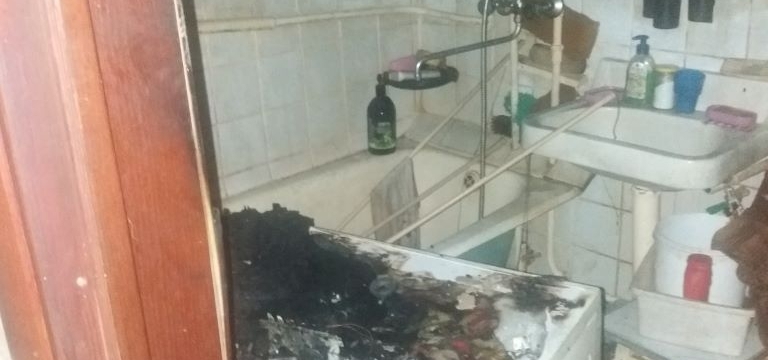 В Барановичах горела квартира. Сотрудники МЧС спасли мужчину, еще 2 женщин эвакуировали