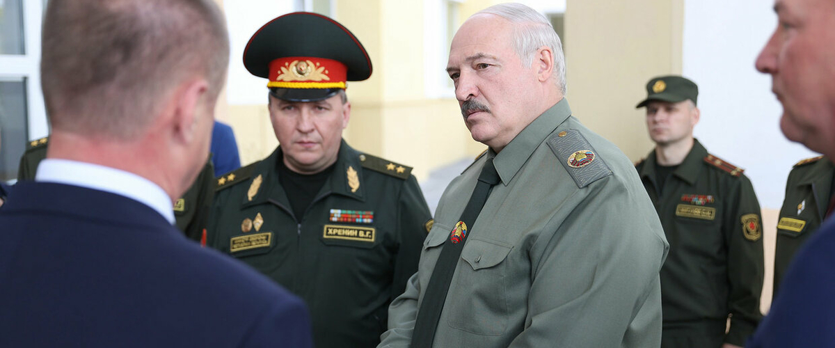 Лукашенко заявил, что председателям райисполкомов и облисполкомов, надо научиться воевать