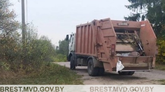 Под Барановичами мусоровоз задавил 41-летнего грузчика 