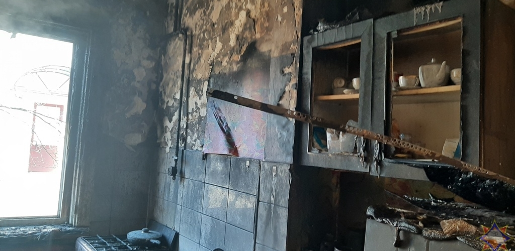 В Барановичах сотрудники МЧС спасли двух человек во время пожара 