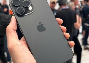 У iPhone 15 — очередная проблема, теперь с корпусом. Apple предложила оригинальный выход