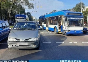 В Бресте водитель троллейбуса совершила ДТП