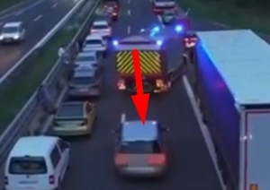 В Германии водителя признали «оборзевшим года» за то, что он пристроился за пожарной машиной