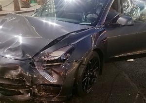 ГАИ показала видео аварии Tesla и Volkswagen в центре Минска