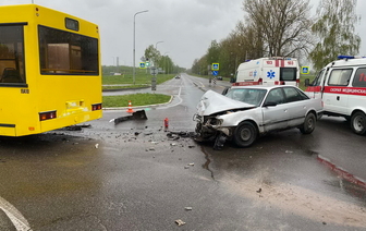 Страшная авария в Барановичах: легковушка влетела в автобус – погибла 70-летняя женщина-пассажир