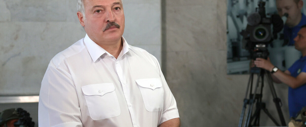 Лукашенко заявил, что белорусские самолеты готовы нести ядерные заряды 