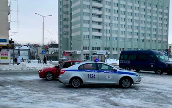 В Барановичах в центре легковушка столкнулась с микроавтобусом. Фотофакт