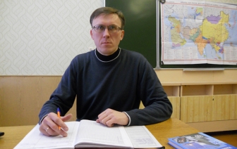 Учитель истории из Сморгони лишился работы после того, как ученик снял на видео его урок. Что там происходило