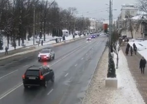 В Гомеле водитель проигнорировал движение транспорта оперативного назначения. Видео