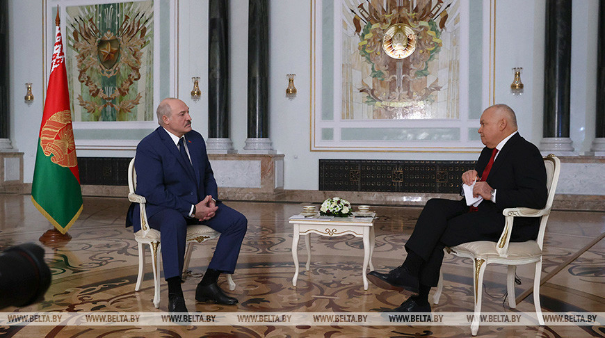Лукашенко рассказал, при каком условии попросит Путина разметить в Беларуси ядерное оружие