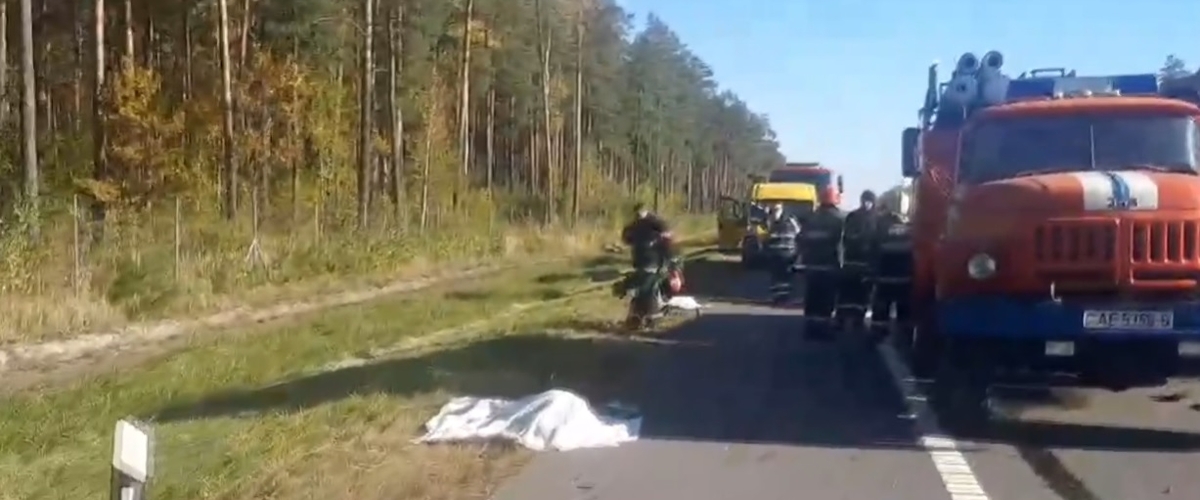 Страшное ДТП под Осиповичами: грузовик сбил мужчин, менявших колесо