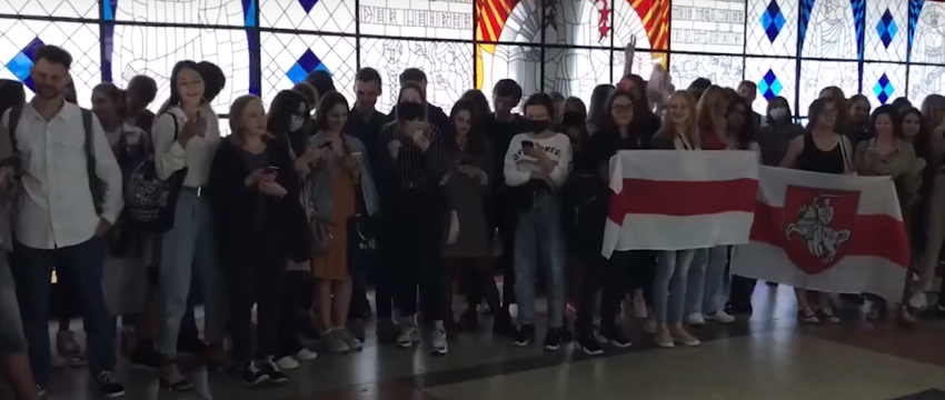 В Минском Государственном Лингвистическом Универстете жёстко задерживают студентов
