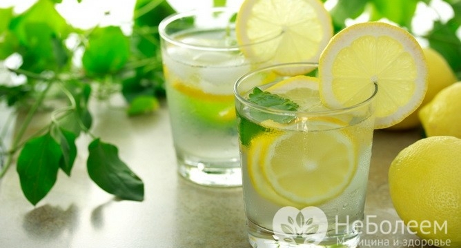 Вода с лимоном: 8 полезных свойств