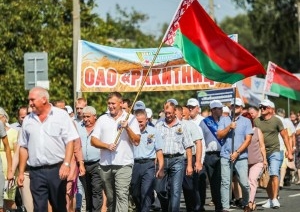 В агрогородке Степанки Жабинсковского района проходит праздник-ярмарка тружеников села «Дожинки»