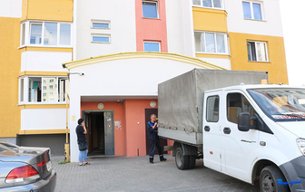 «Добили новую квартиру!»: как в Барановичах выселяли должников, пока их не было дома