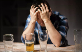 Нарколог рассказал о влиянии алкоголя на организм переболевших COVID-19