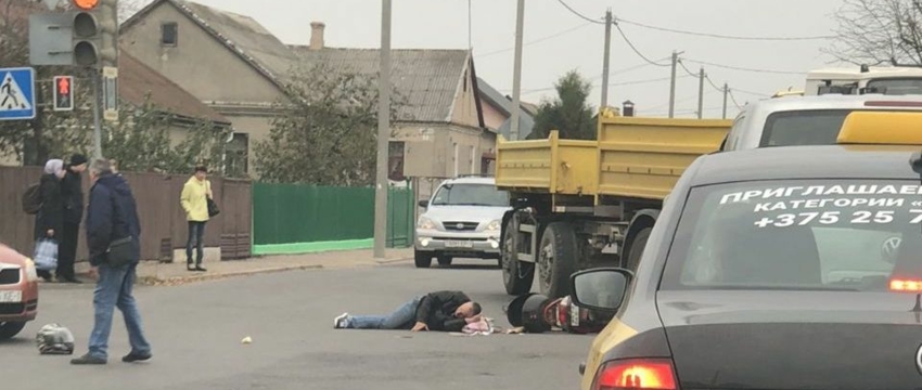 В Барановичах скутер влетел в грузовик — пострадал один человек