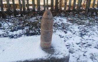 Возле Барановичей мужчина на приусадебном участке откопал артиллерийский снаряд
