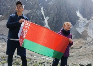 Брестчане подняли флаг Беларуси на Большой Актру