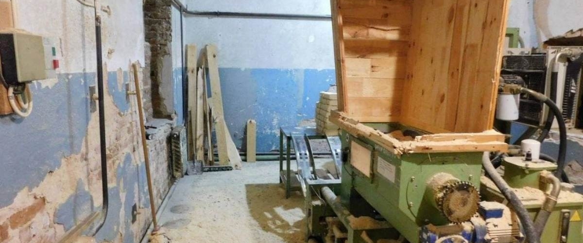 В Ганцевичском районе на предприятии женщина упала в шахту станка 