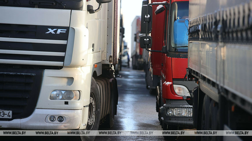 Правительство Беларуси продлило запрет на вывоз промышленных товаров