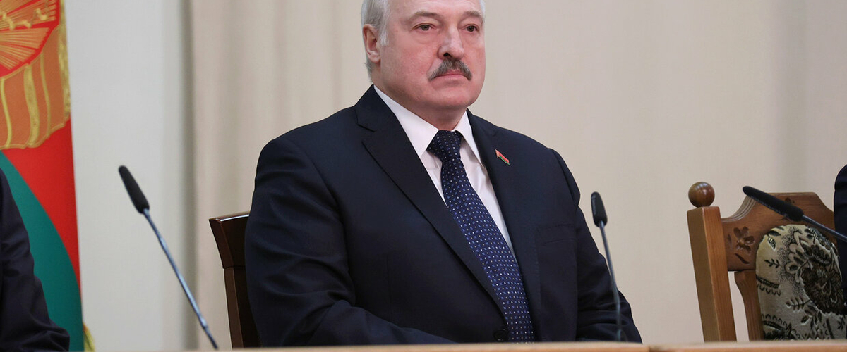«Останется эта авторитарная Конституция, о которой любой президент будет мечтать». Лукашенко объяснил, почему надо идти на референдум