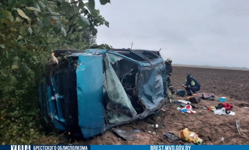 Легковушка вылетела в кювет и перевернулась в Березовском районе - пострадал водитель и трое детей
