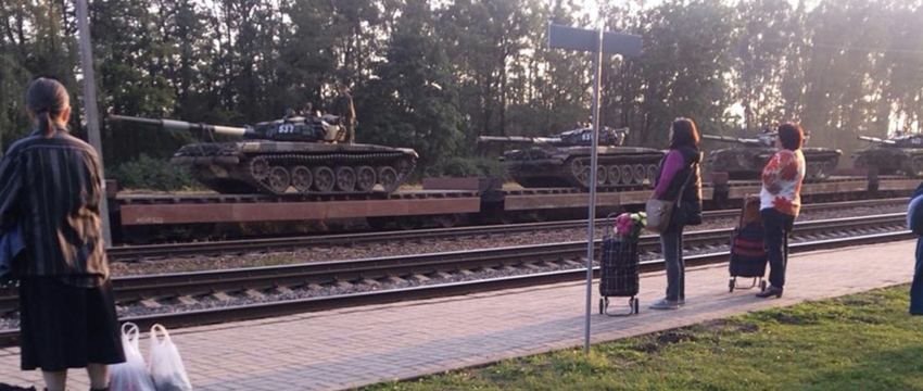 Десятки танков заметили под Барановичами. Фотофакт