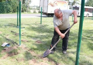 В Барановичах началась установка площадок для выгула собак