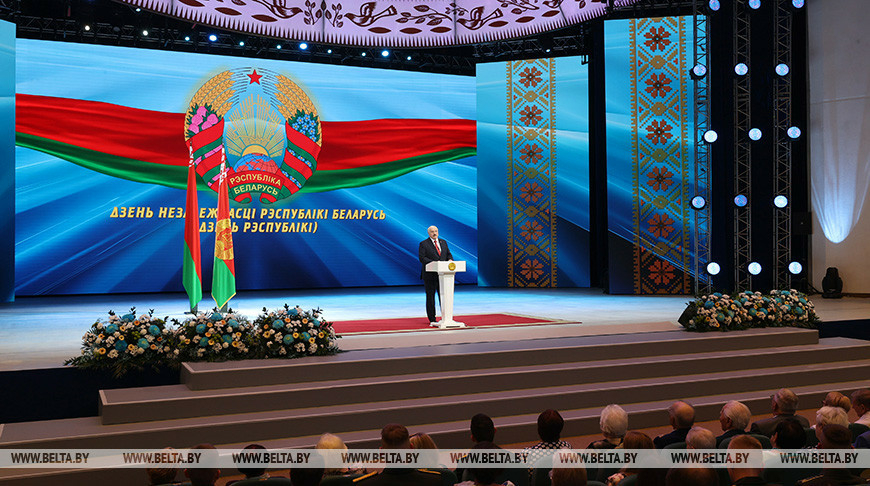 Лукашенко поручил пограничникам полностью перекрыть границу с Украиной
