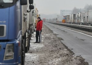 Более трех тысяч фур стоит на границах Беларуси и ЕС