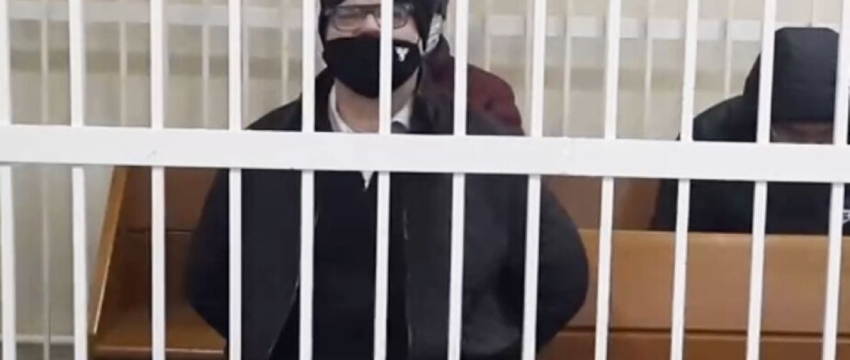 В суд привезли Виктора Бабарико. ГосСМИ сняли, как его заводят в «клетку»