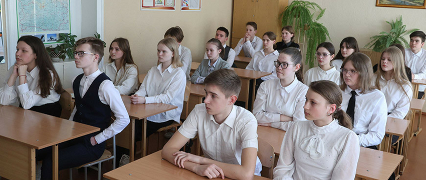 В Минобре Беларуси рассказали, почему у школьников станет меньше уроков иностранных языков