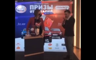 Белоруску поздравили с выигрышем авто. На вопрос, что бы она хотела выиграть, ответила: «Свободу народу!»