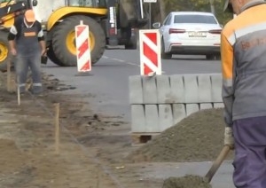 В Бресте на улице Свято-Афанасьевской приступили к ремонту дорог и к укладке нового тротуара