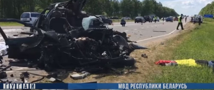 Страшная авария под Могилевом: легковушка врезалась с фурой – погибли трое взрослых и маленький ребенок 