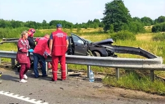 Страшная авария – отбойник пробил машину насквозь под Воложином. Есть погибшие