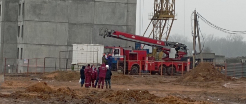 Крановщик умер в кабине подъемного крана в Барановичах