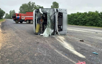 Страшная авария под Барановичами: бус врезался в пассажирский автобус, который перевернулся – пострадало 11 человек