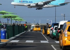 В какой стране перед посадкой в самолет просят взвеситься в аэропорту?