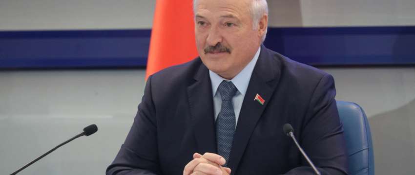 Лукашенко «как опытный политик — незрелому» дал совет Макрону