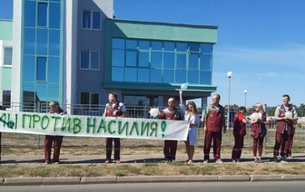 Цепи солидарности в Барановичах продолжают расти. Вышли врачи станции скорой помощи и сотрудники завода "Атлант"