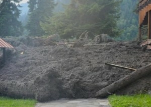 В Грузии на территории горного курорта сошел оползень: 11 погибших и десятки пропавших без вести