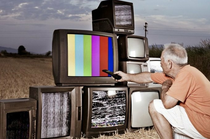 Сколько стоит белорусское телевидение и кто его оплачивает