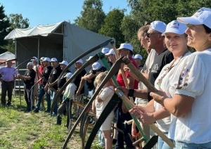 В Березовском районе проходит экофестиваль «Споровские сенокосы». Фоторепортаж