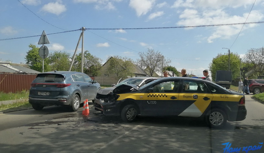 Сразу четыре автомобилей столкнулись в Барановичах. Фотофакт