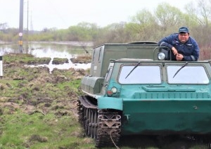 Смотрите, какой мощный вездеход используют в Пинских электросетях