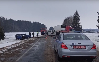 Страшная авария недалеко от Барановичей: «Фиат» лоб в лоб влетел в микроавтобус «Мерседес» - шесть человек в больнице