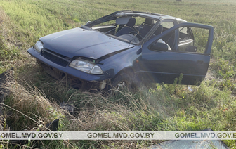 Страшная авария в Кормянском районе: перевернувшийся автомобиль придавил вылетевшую из салона женщину